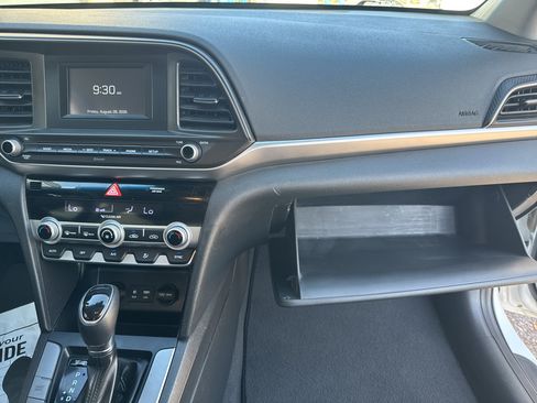 Used 2020 Hyundai Elantra SE w/ Cargo Package (C1) FWD image 19