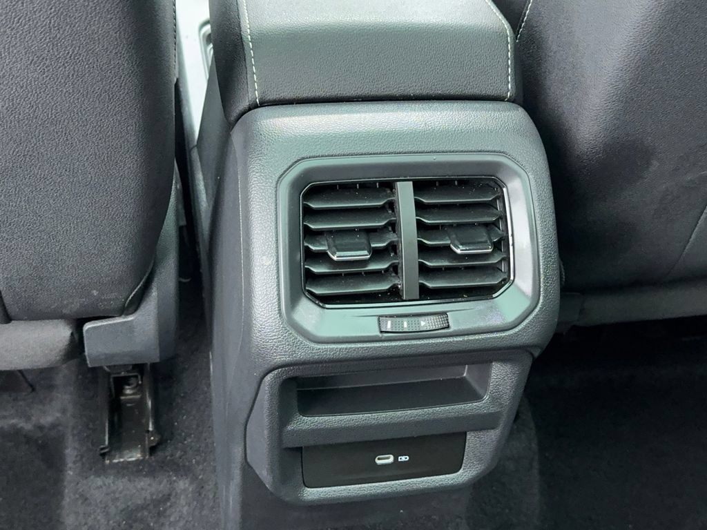 Used 2024 Volkswagen Taos SE FWD image 41