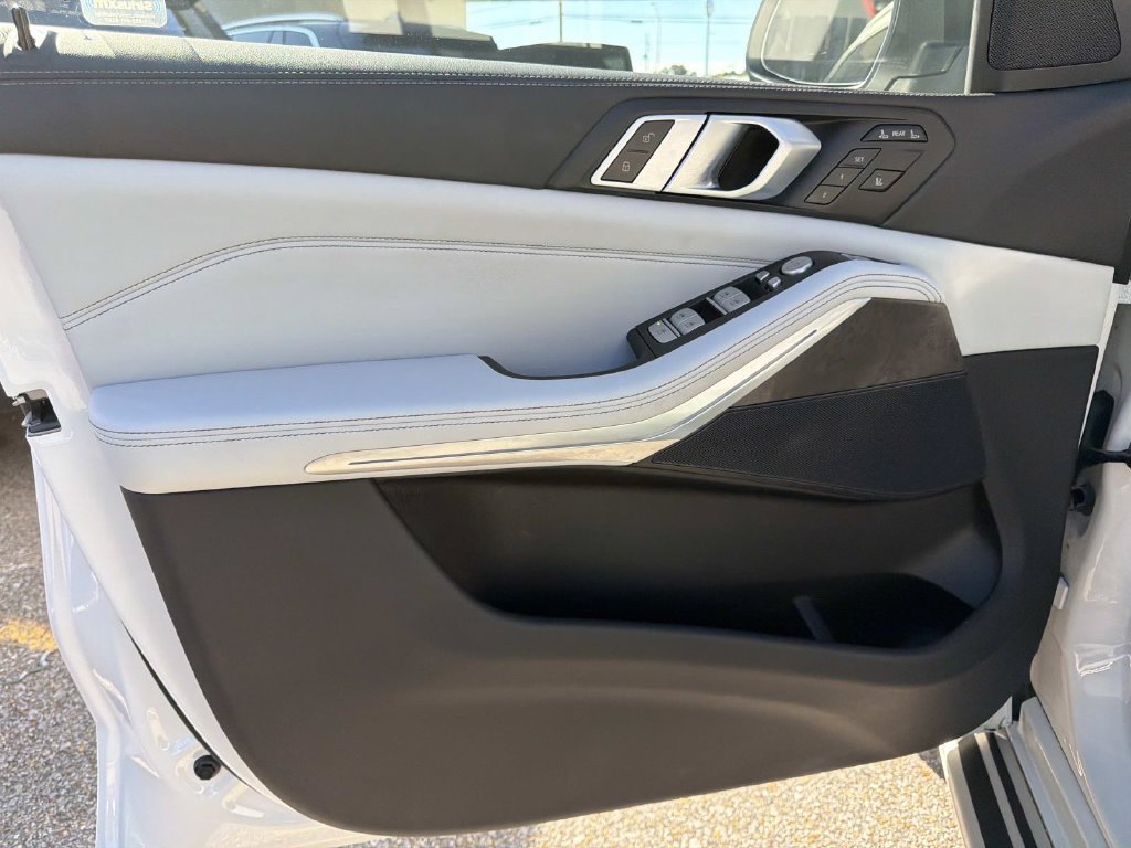 Used 2024 BMW X7 xDrive40i AWD/4WD image 19