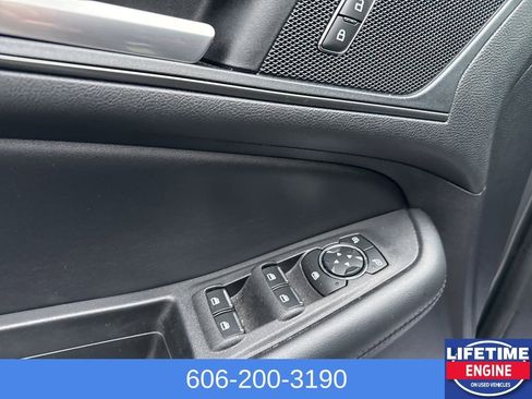 Used 2021 Ford Edge SE image 19