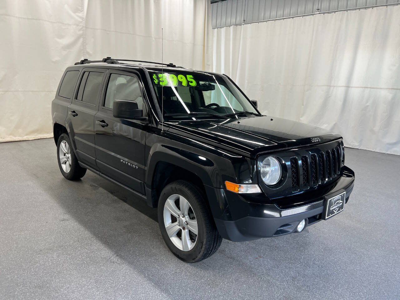 Used 2016 Jeep Patriot Latitude AWD/4WD image 3