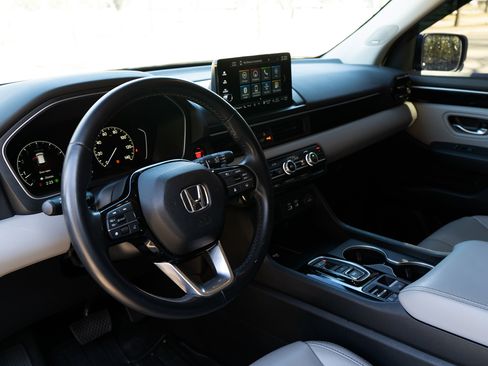 Certified 2024 Honda Pilot Touring image 16