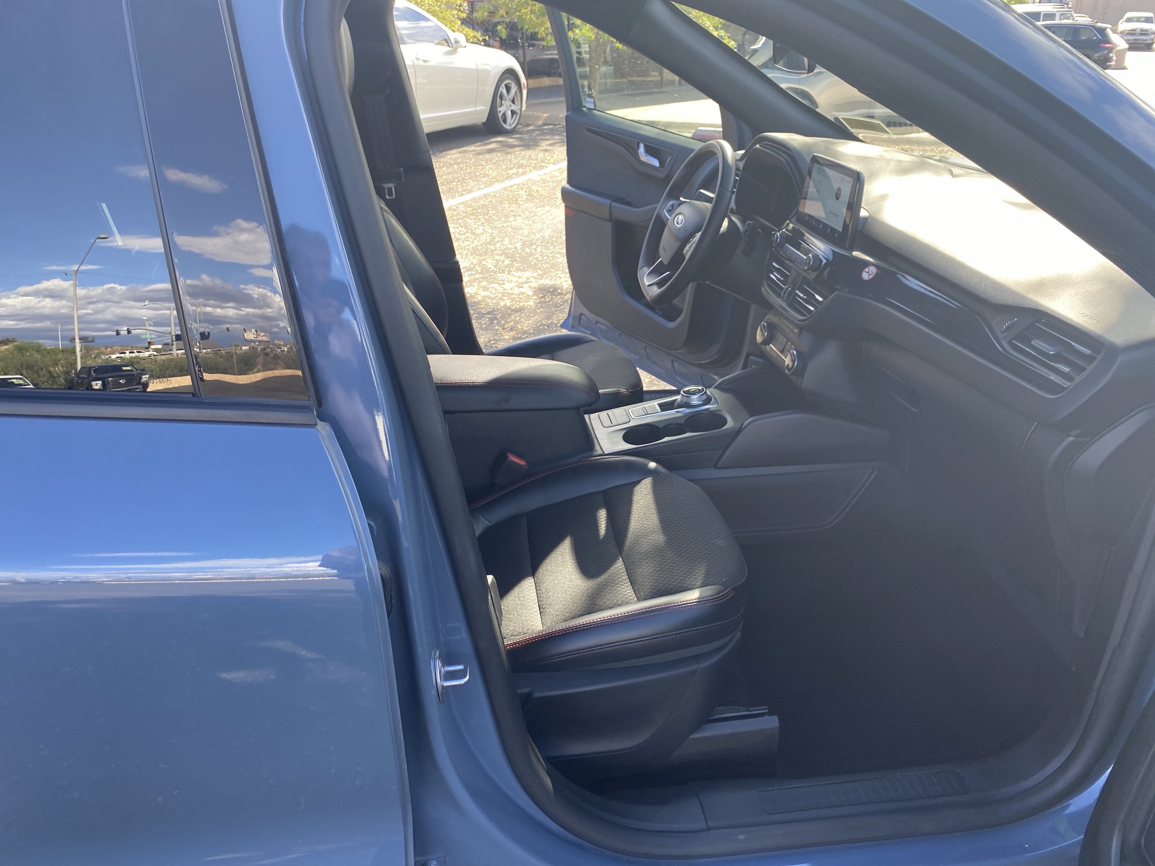 Used 2025 Ford Escape ST-Line FWD image 22
