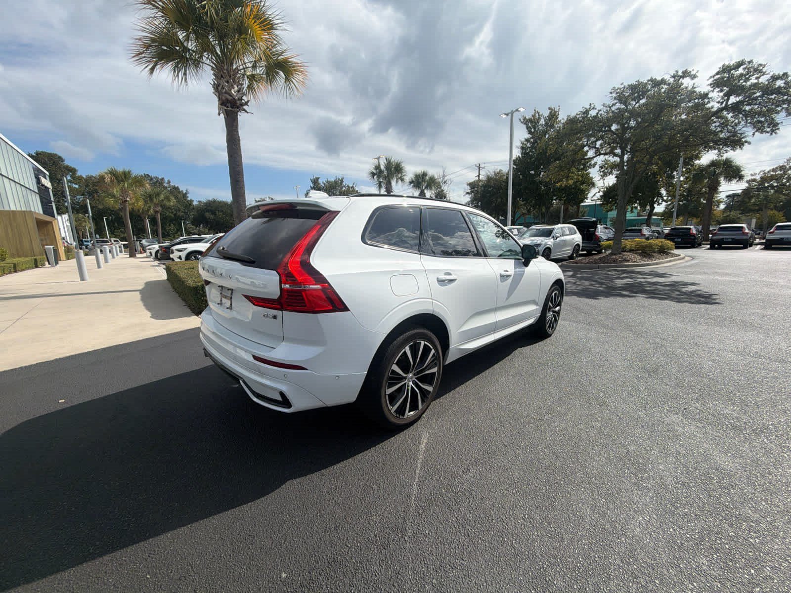 Used 2024 Volvo XC60 B5 Plus w/ Climate Package AWD/4WD image 17