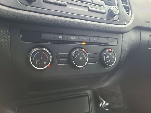 Used 2014 Volkswagen Tiguan S image 33