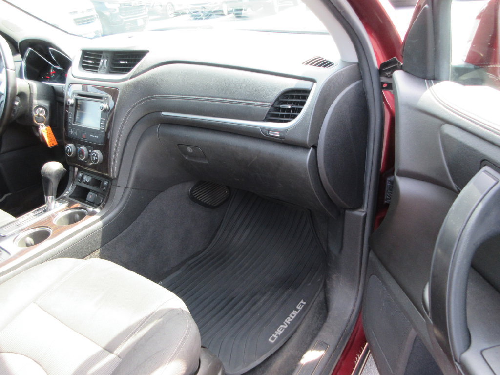 Used 2017 Chevrolet Traverse LT w/ Style and Technology Package FWD image 19