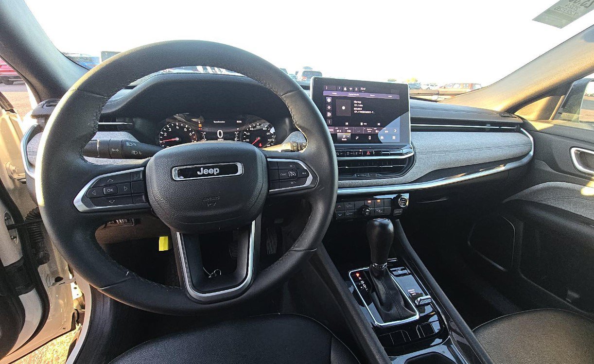 Used 2024 Jeep Compass Latitude AWD/4WD image 9