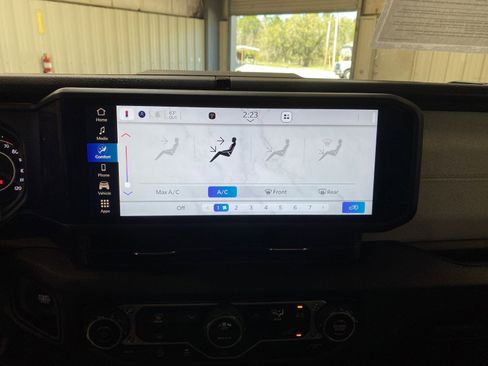 Used 2025 Jeep Wrangler Sport image 38