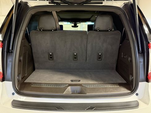 Used 2021 GMC Yukon Denali w/ Denali Premium Package AWD/4WD image 9