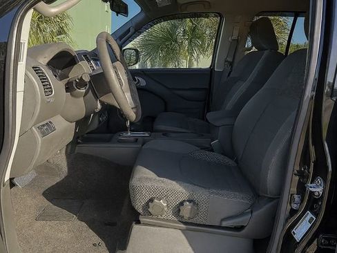 Used 2016 Nissan Frontier PRO-4X image 4