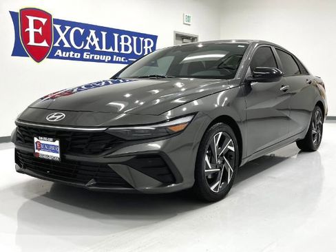 Used 2025 Hyundai Elantra Sport image 3