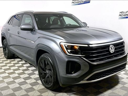 Used 2024 Volkswagen Atlas Cross Sport SE FWD image 3