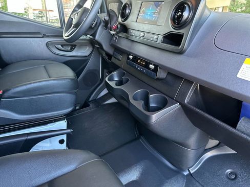 Used 2023 Mercedes-Benz Sprinter 2500 image 14