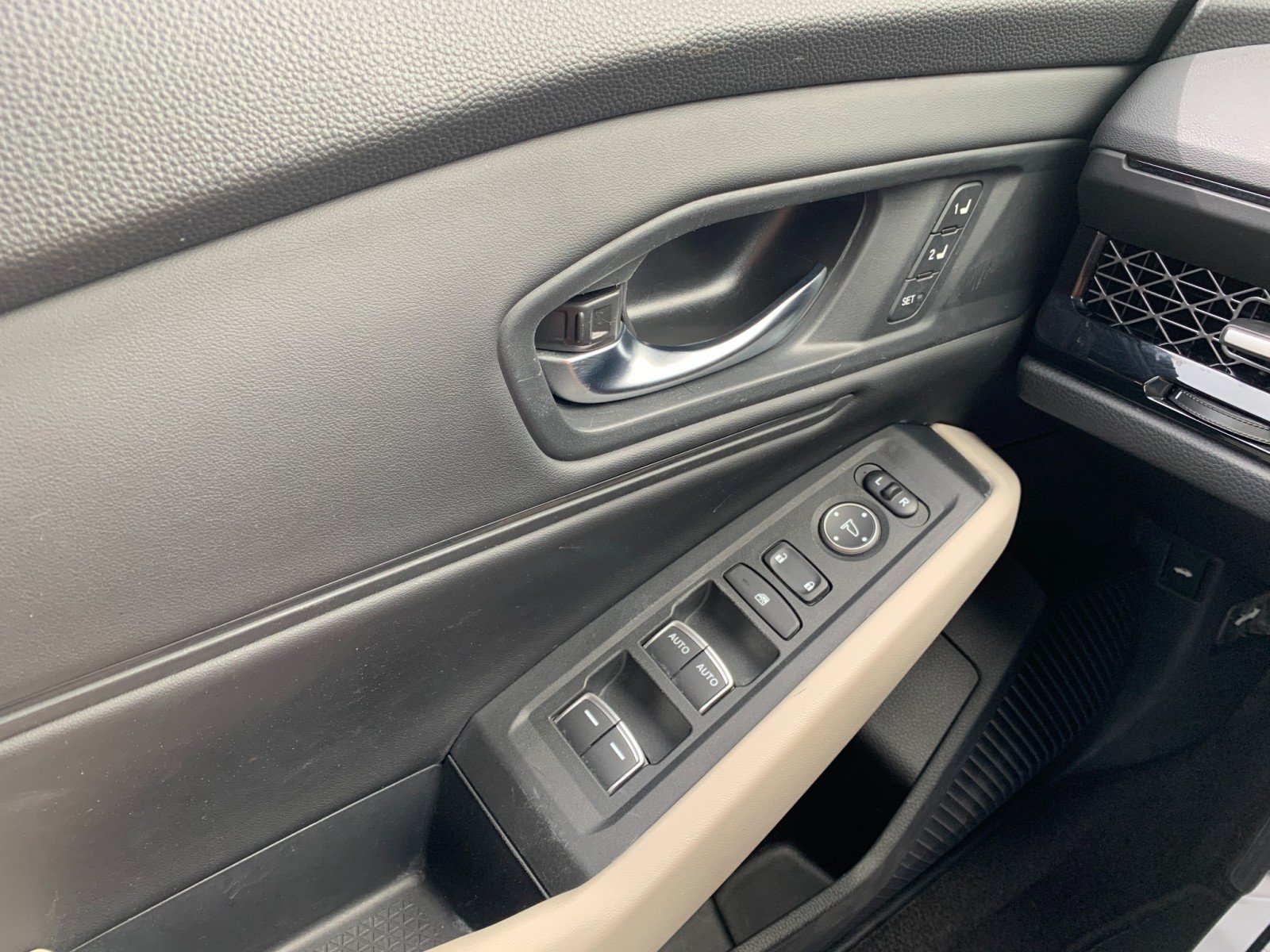 Used 2023 Honda Accord EX-L image 13