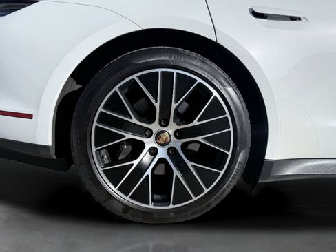 Used 2022 Porsche Taycan image 13