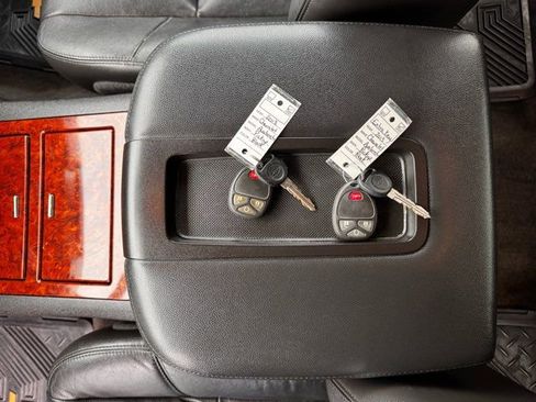 Used 2013 Chevrolet Avalanche LTZ AWD/4WD image 15