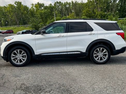 Used 2023 Ford Explorer XLT w/ Equipment Group 202A AWD/4WD image 6