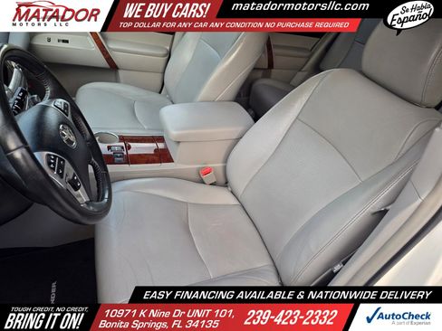 Used 2012 Toyota Highlander Limited w/ Tow Pkg FWD image 12