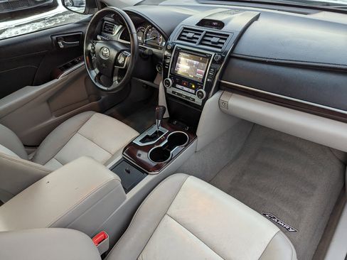 Used 2014 Toyota Camry XLE image 25