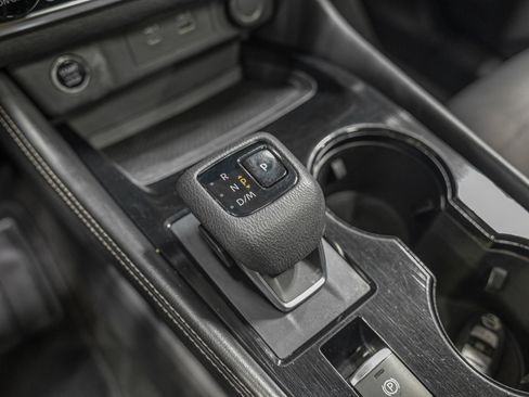 Used 2021 Nissan Rogue SL w/ Premium Package image 24