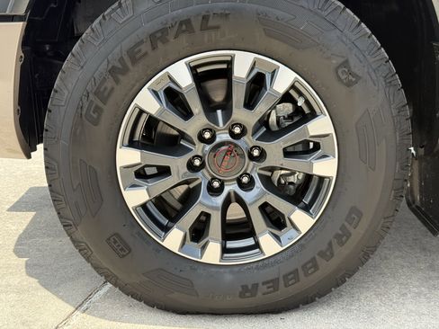 Used 2024 Nissan Titan PRO-4X w/ Pro-4x Convenience Package AWD/4WD image 12