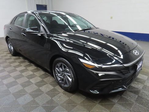 Used 2024 Hyundai Elantra SEL FWD image 3