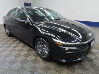 Used 2024 Hyundai Elantra SEL FWD video 3