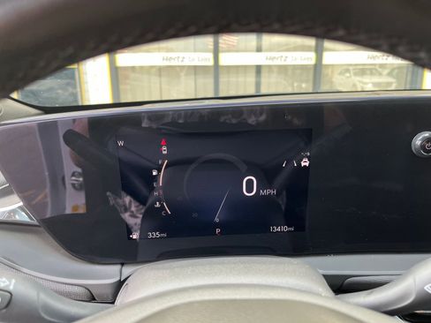 Used 2025 Buick Envista Sport Touring image 39