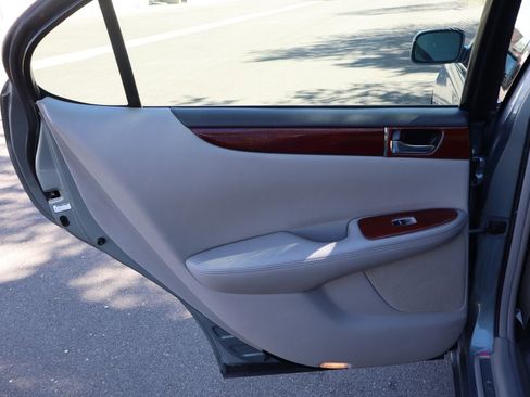 Used 2004 Lexus ES 330 image 24