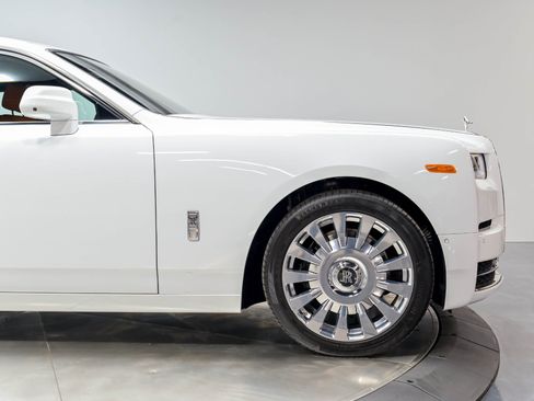Used 2022 Rolls-Royce Phantom Sedan w/ The Phantom Package RWD image 22