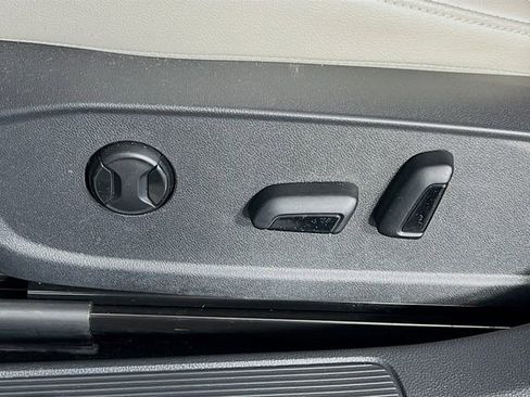 Used 2023 Volkswagen Jetta SE w/ Panoramic Sunroof Package image 13