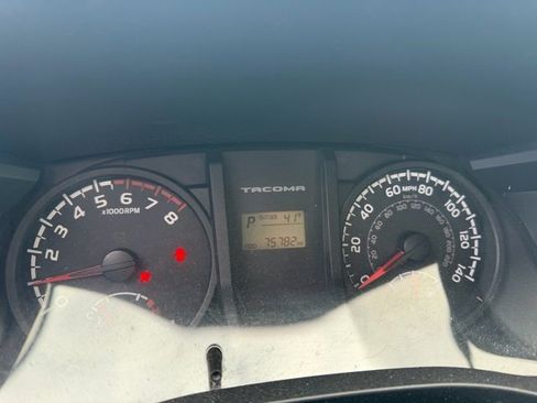 Used 2016 Toyota Tacoma SR w/ SR Convenience Package image 2