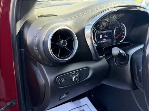 Used 2019 Chevrolet Blazer LT w/ Sound & Technology Package FWD image 37