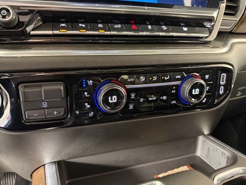 Certified 2025 Chevrolet Silverado 1500 High Country w/ Midnight Edition AWD/4WD image 23