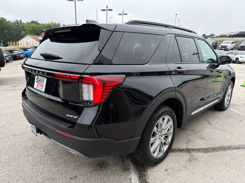 Used 2025 Ford Explorer Active w/ Active Comfort Package AWD/4WD image 7