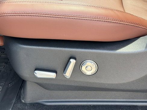 New 2026 Lincoln Navigator Reserve AWD/4WD image 15