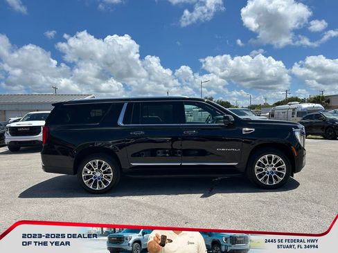 Used 2025 GMC Yukon XL Denali AWD/4WD image 8