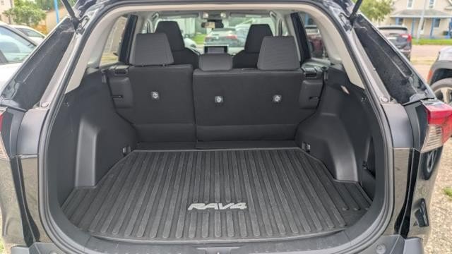 Used 2024 Toyota RAV4 LE AWD/4WD image 19