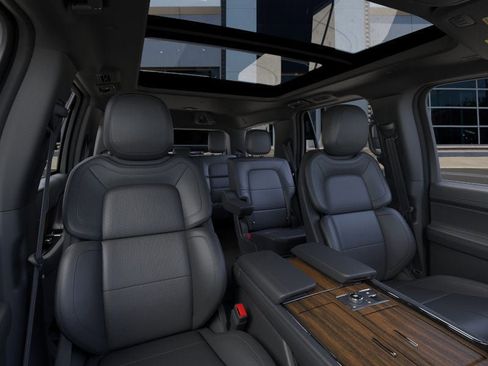 New 2022 Lincoln Navigator 4WD image 10