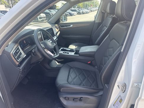 Used 2024 Volkswagen Atlas SE AWD/4WD image 15