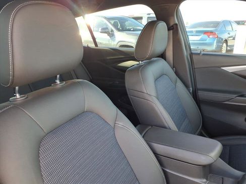 Used 2025 Buick Envista Preferred w/ Convenience II Package image 12