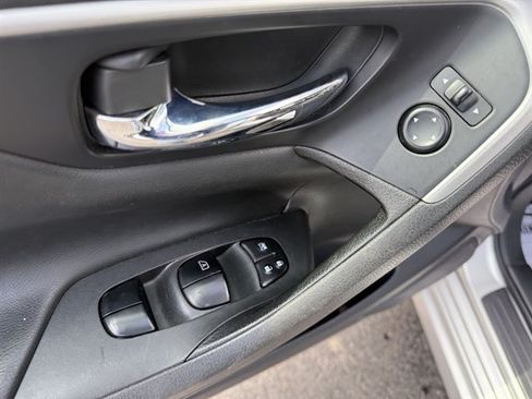 Used 2015 Nissan Altima 2.5 SV FWD image 11