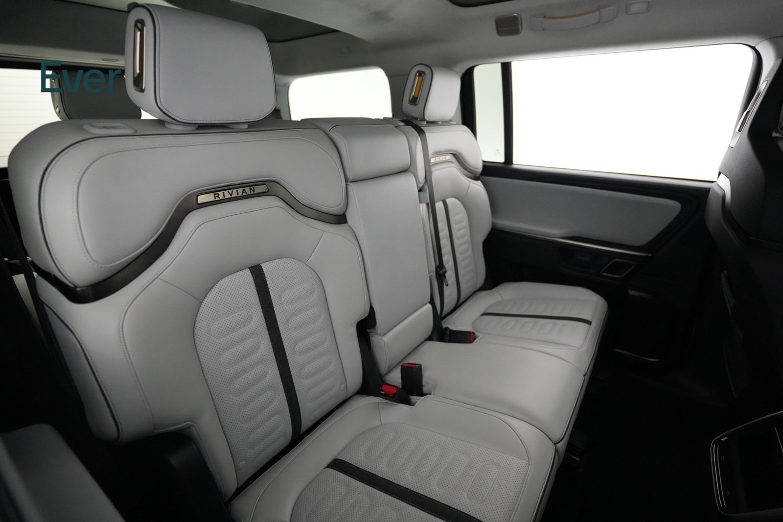 Used 2024 Rivian R1S Adventure Dual AWD/4WD image 5