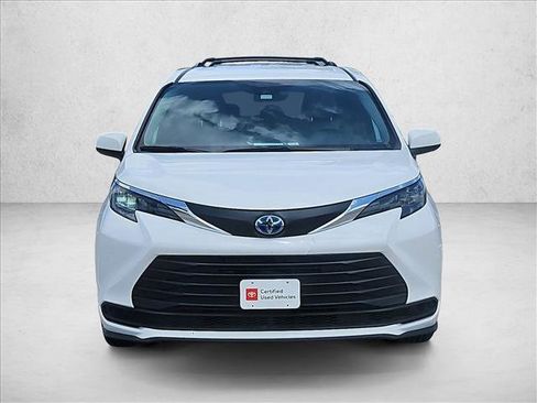 Certified 2025 Toyota Sienna LE FWD image 2