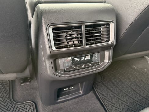 New 2026 Volkswagen Atlas SE image 25