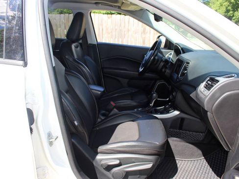 Used 2019 Jeep Compass Latitude w/ Cold Weather Group AWD/4WD image 38