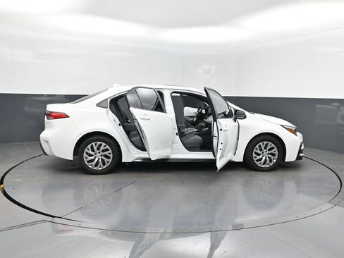 Used 2024 Toyota Corolla SE w/ SE Premium Package FWD image 32