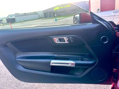 Used 2016 Ford Mustang Coupe RWD image 26