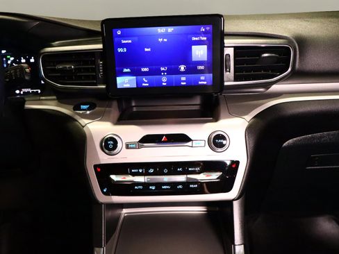 Used 2023 Ford Explorer XLT w/ Equipment Group 202A image 25