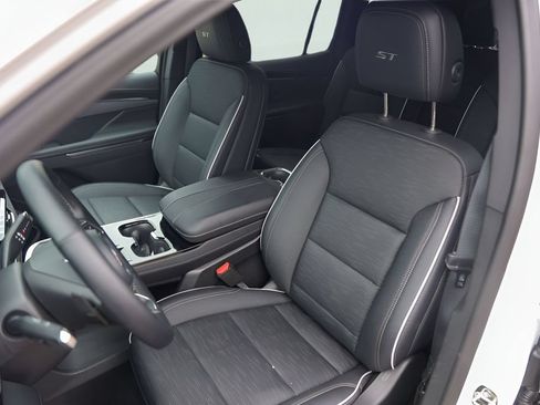 Used 2026 Buick Enclave Sport Touring FWD image 9